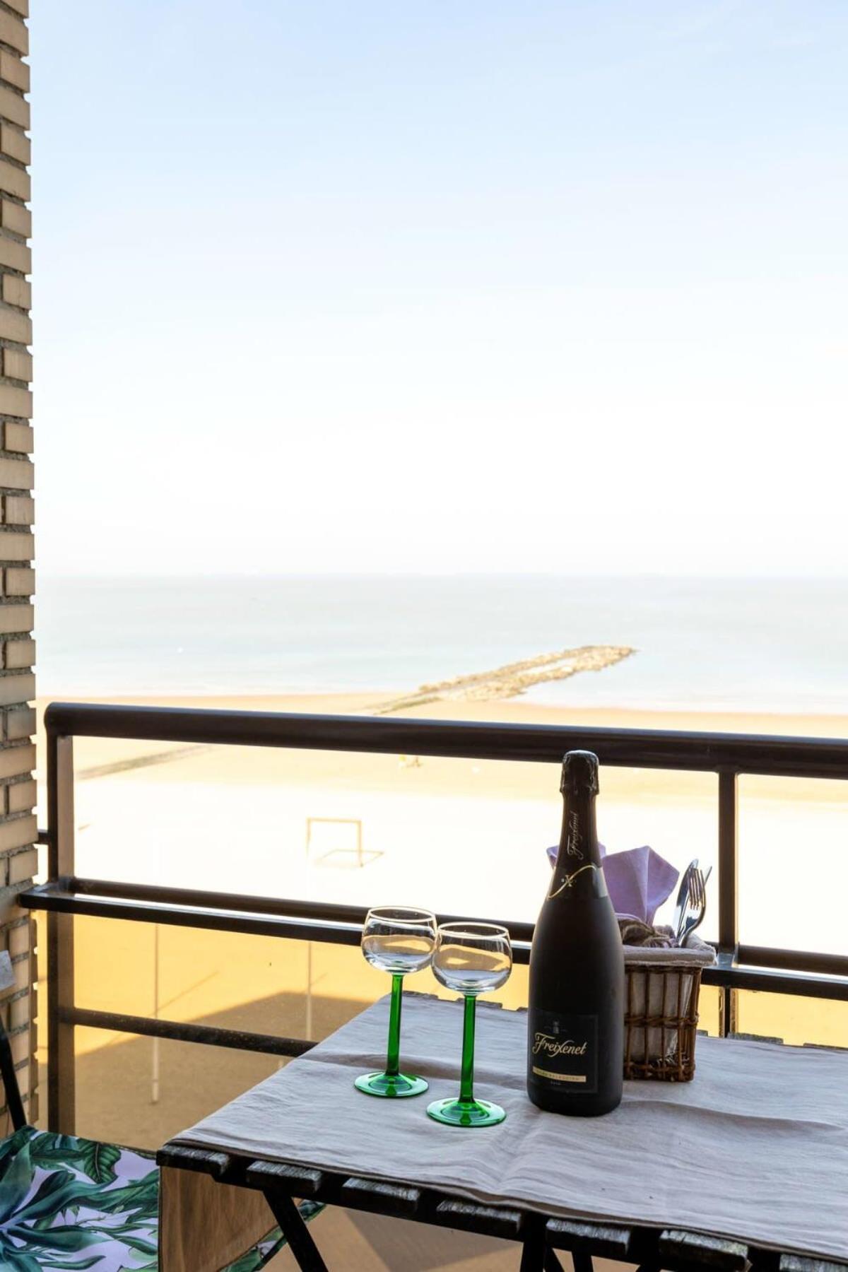 Huswell - Beautiful Spacious Studio With Frontal Sea View Knokke-Le-Zoute Extérieur photo